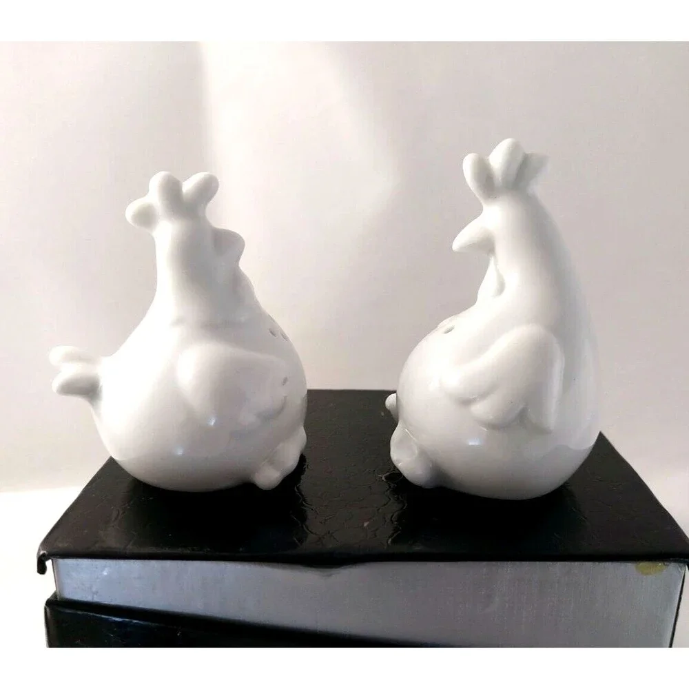 White Rooster Chicken Salt/Pepper Shakers small Country kitchen vtg